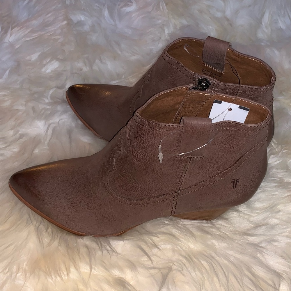 Frye Reina Bootie in Dusty Rose, Size 9.5 Boots - Picture 4 of 10